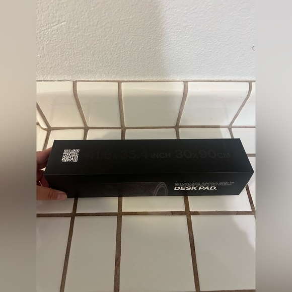 Deltahub Minimalistic Desk Mat - Picture 2 of 3